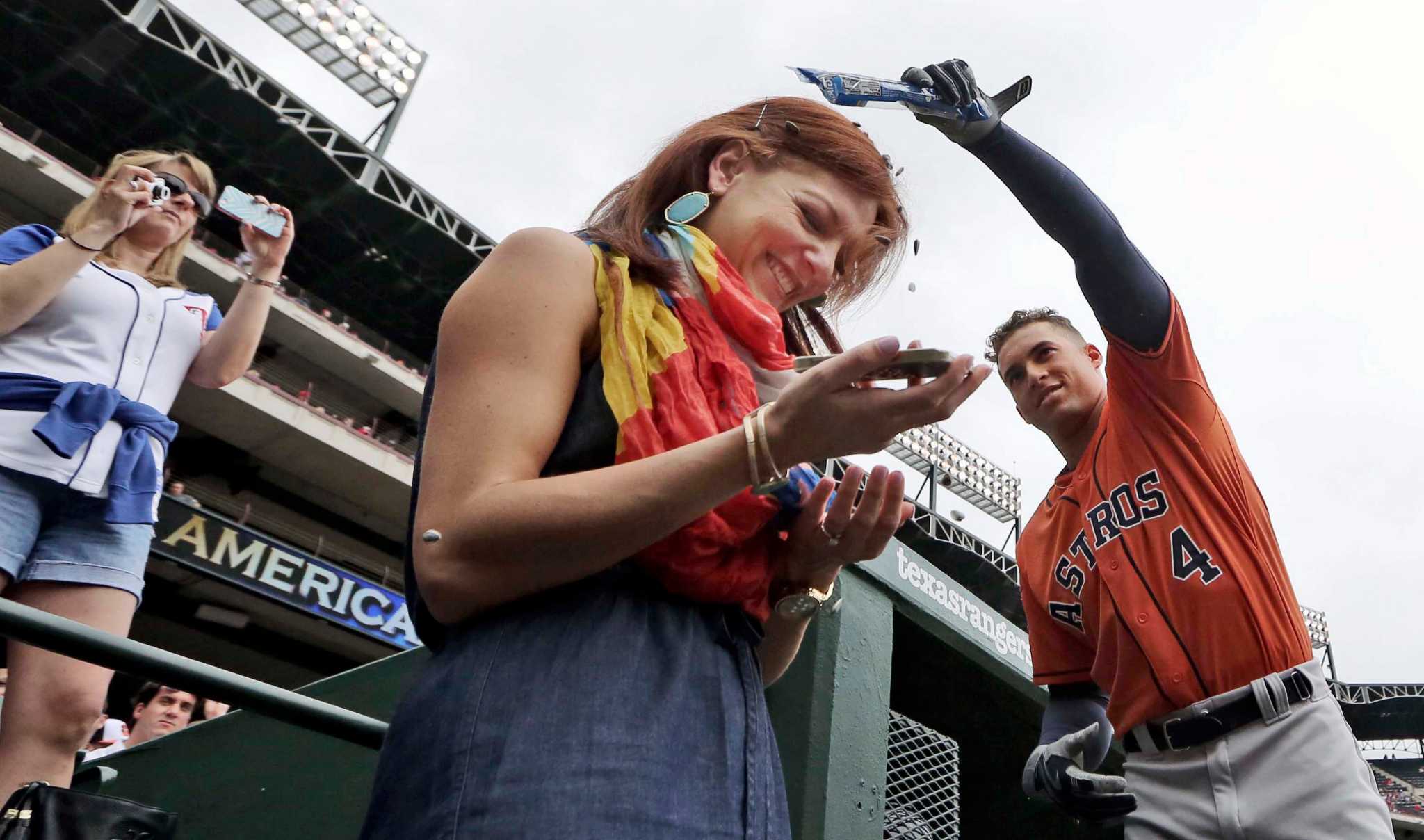 Astros reporter Julia Morales reveals how team chooses uniforms each night