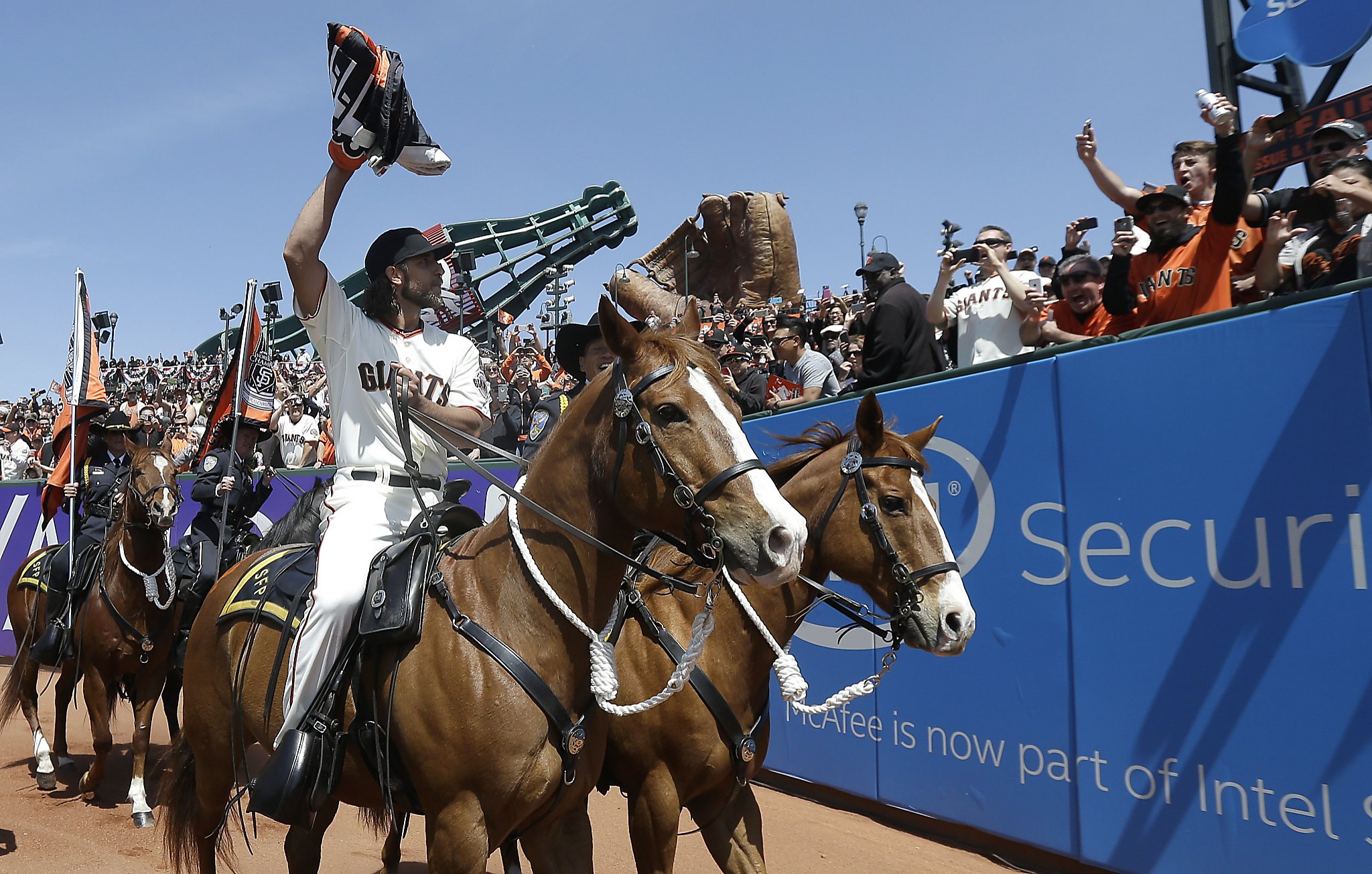 Bumgarner gets nod for Giants' World Series opener