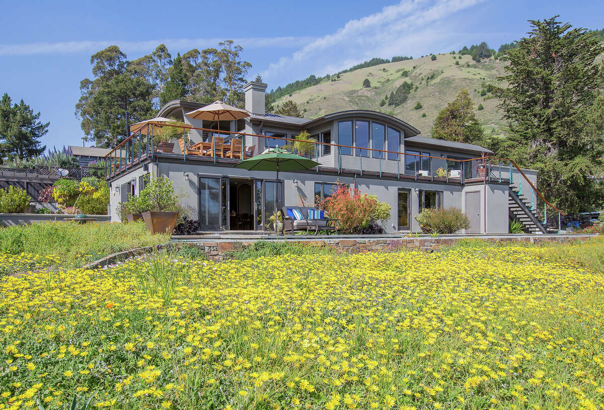 Stinson Beach contemporary offers ocean views