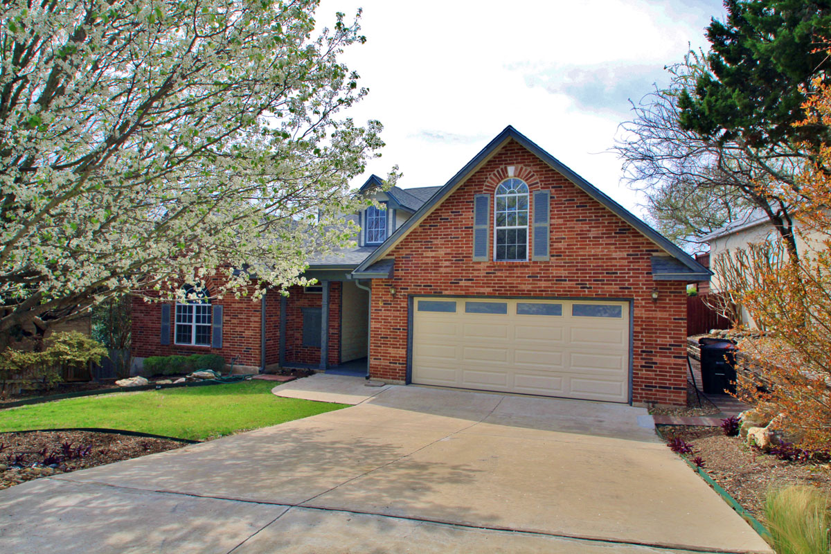 Relax in this Bluffview Estates Getaway