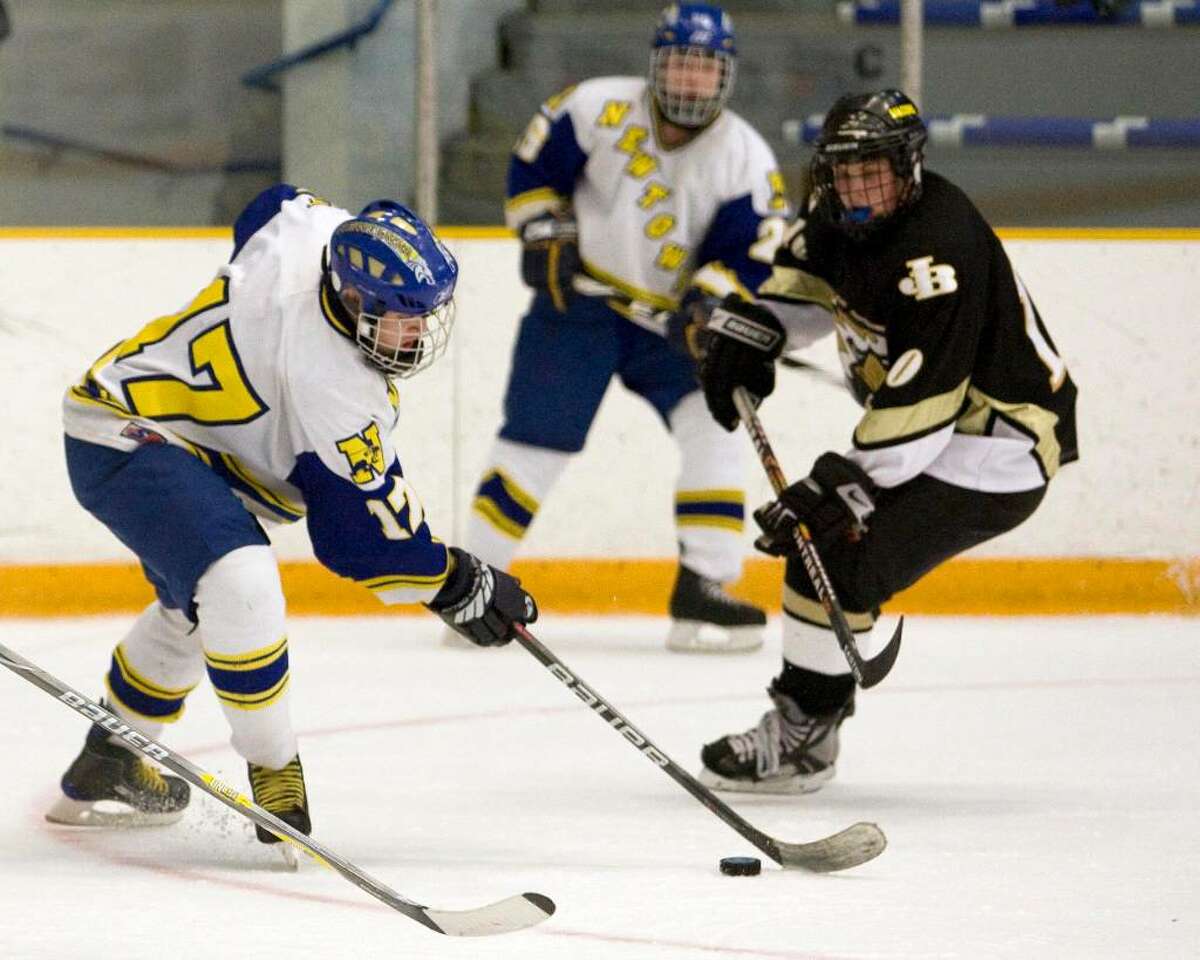 Historic win for Newtown hockey team