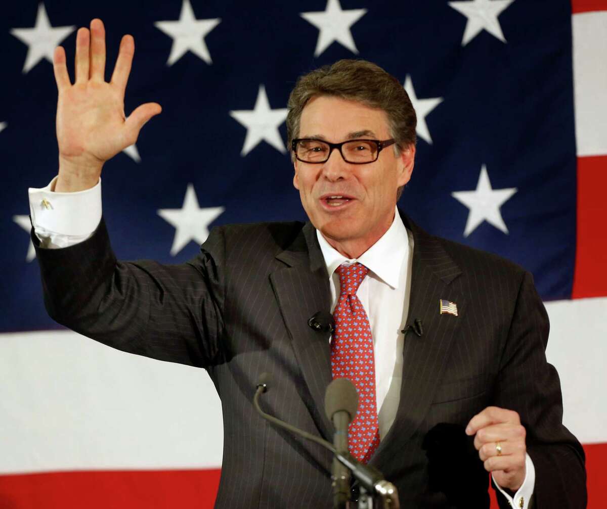 Former Texas Gov. Rick Perry attracted a surge of reporters during his visit to Nashua, N.H.
