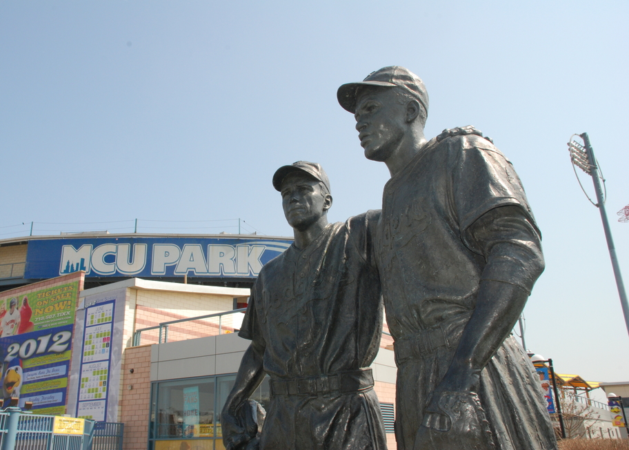 Establishing, Juan Marichal statue outsi, Stock Video