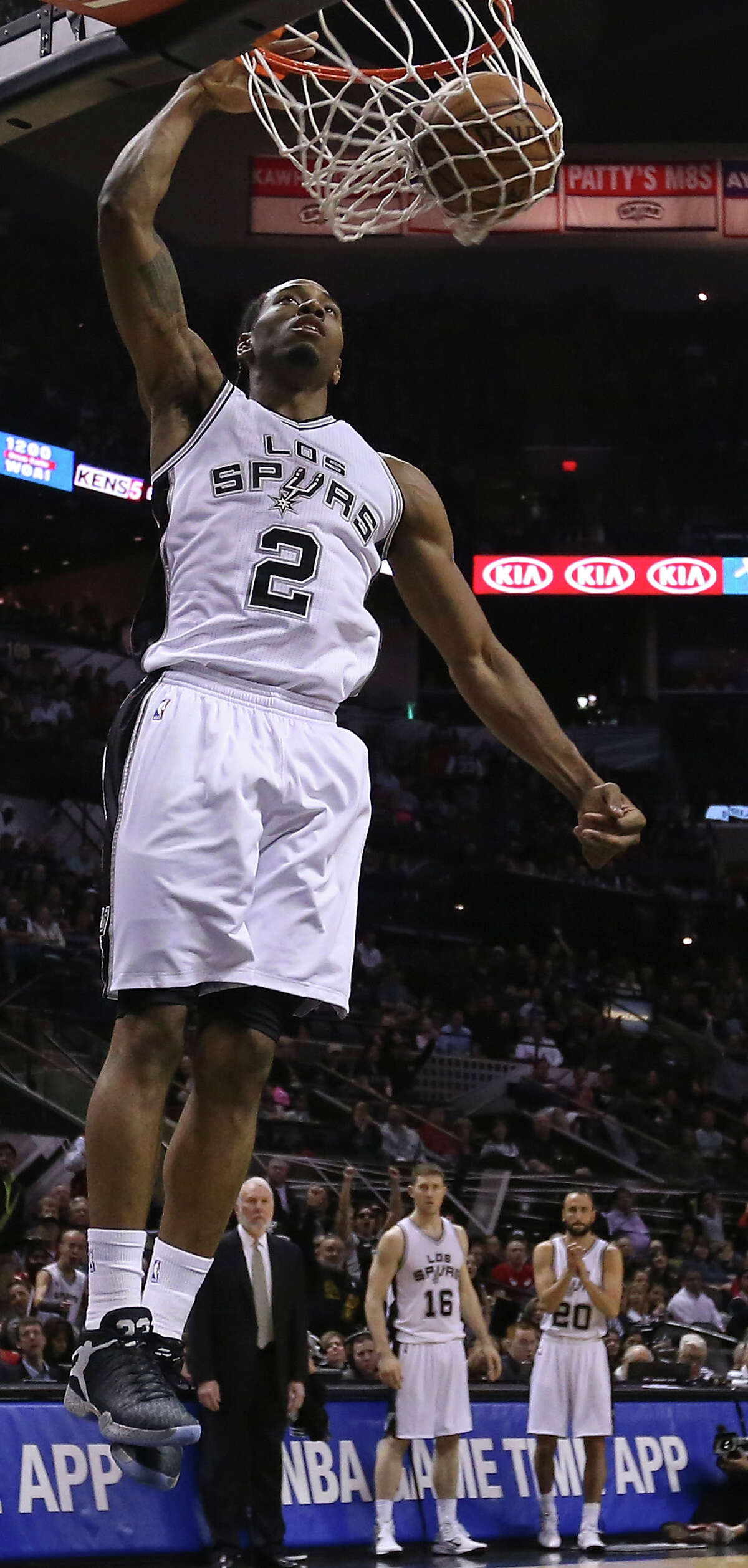San Antonio Spurs' Kawhi Leonard dunks during first half action against the Chicago Bulls Sunday March 8, 2015 at the AT&T Center.