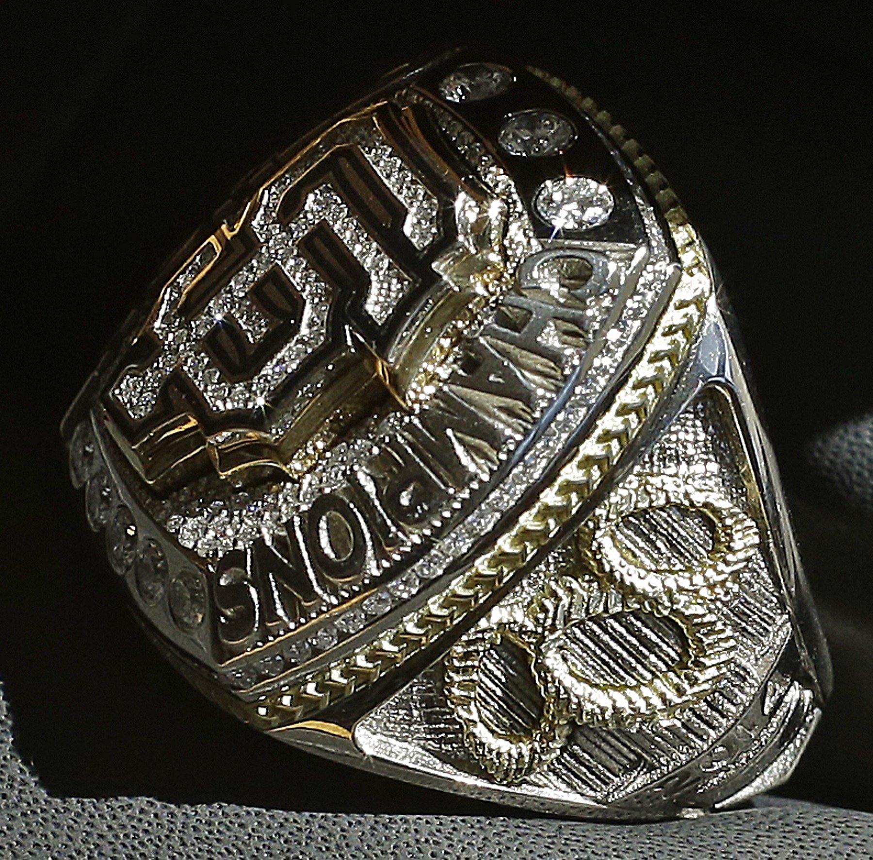 Giants receive 2014 World Series rings, Sports