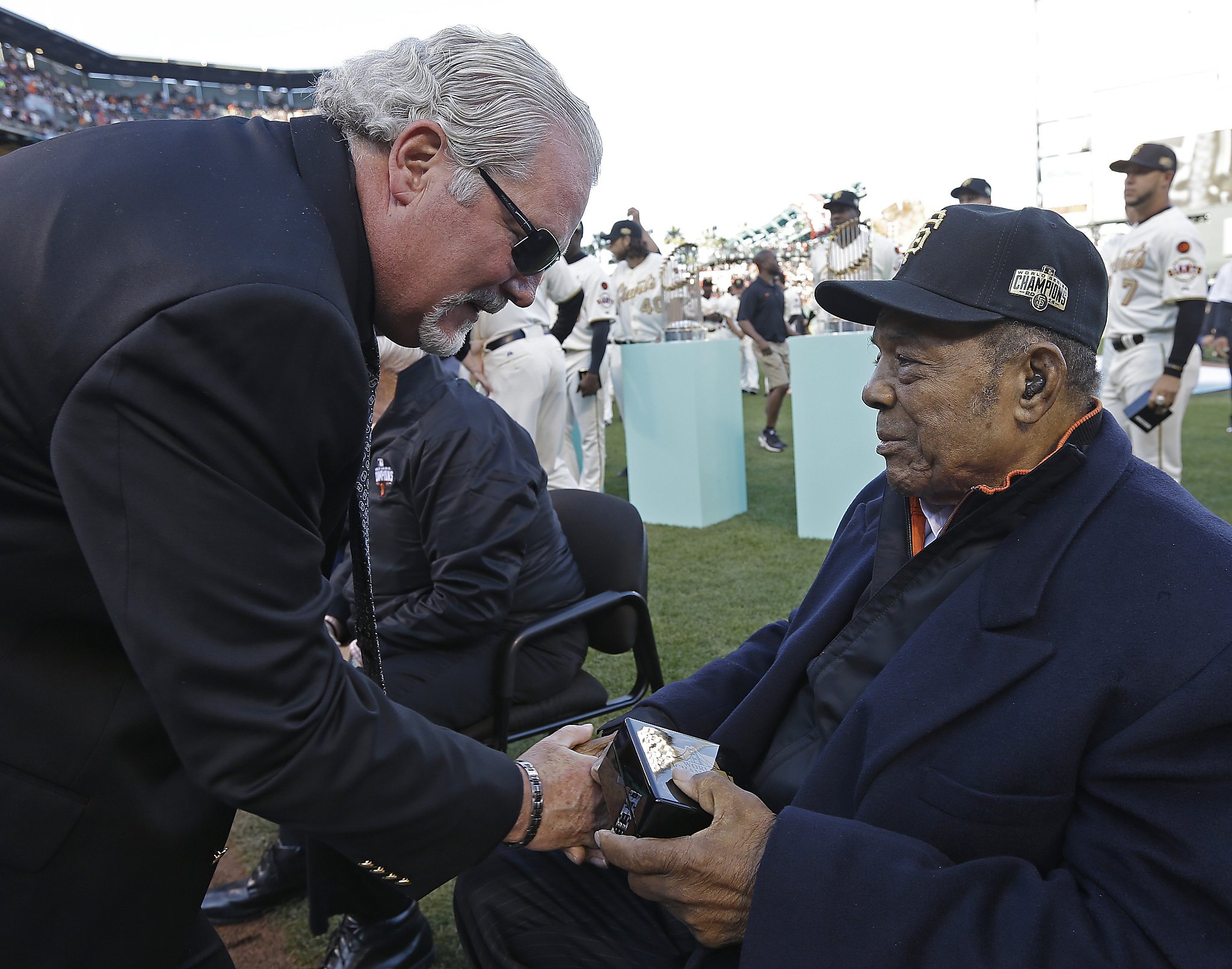 Giants unveil 2014 World Series rings