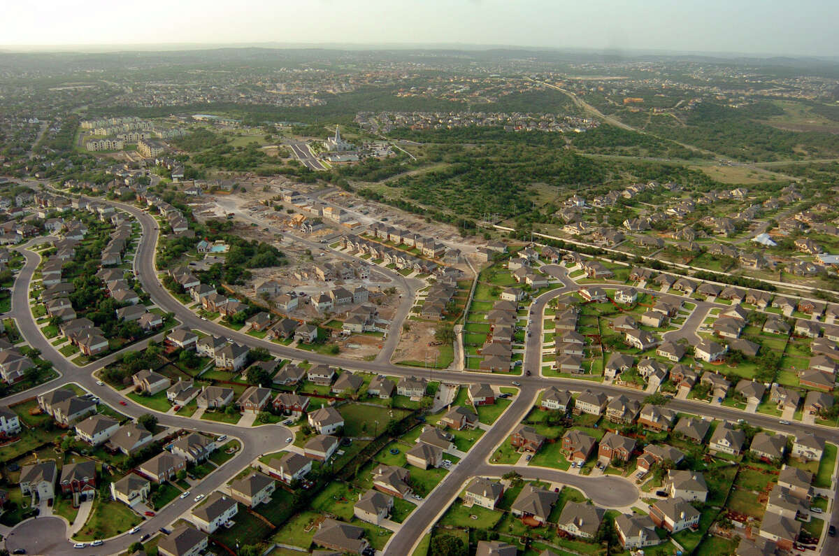Aerial photographs of San Antonio, Texas, on July 11, 2006 This is housing in North San Antonio, around Stone Oak, 281 at Evans Road area. BILLY CALZADA / STAFF