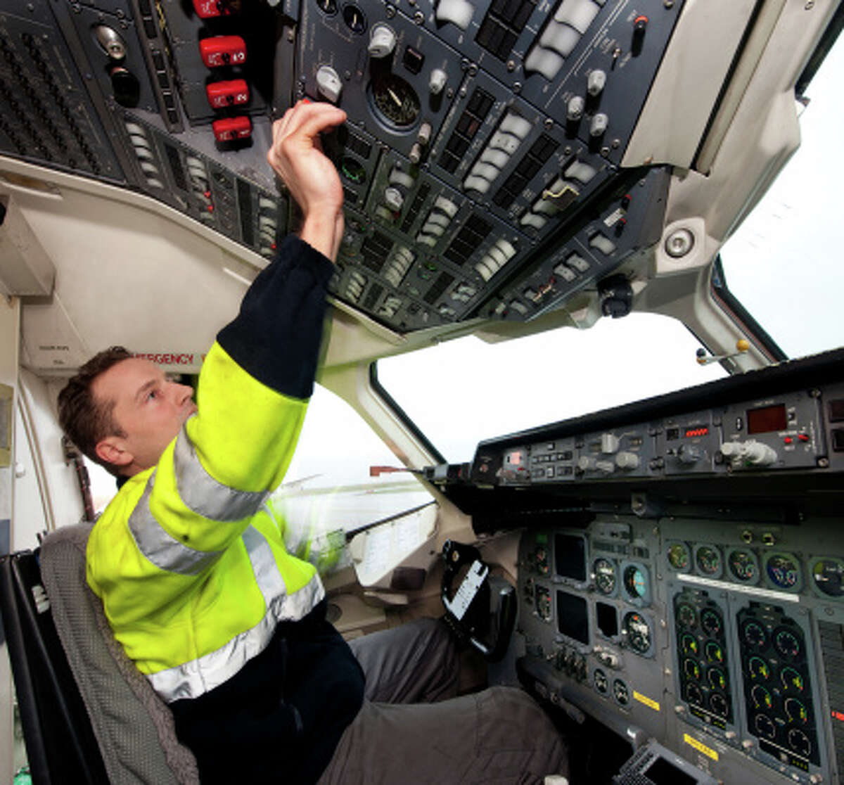 18 highpaying, nondesk jobs that don’t require a fouryear degree