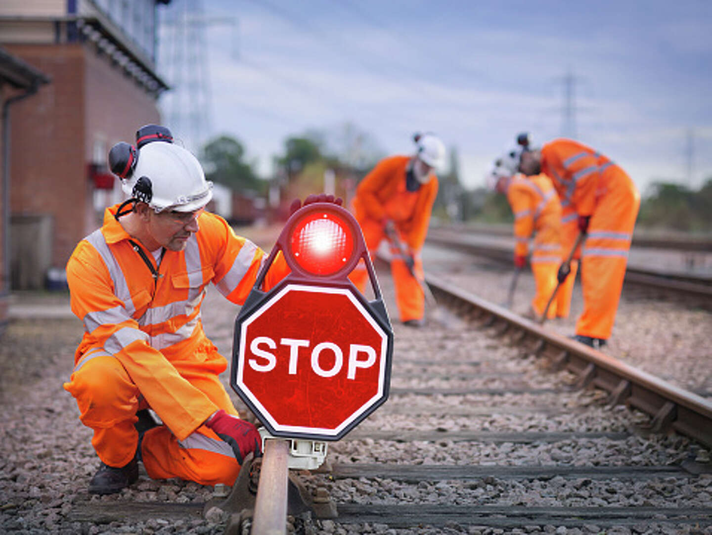 18 highpaying, nondesk jobs that don’t require a fouryear degree