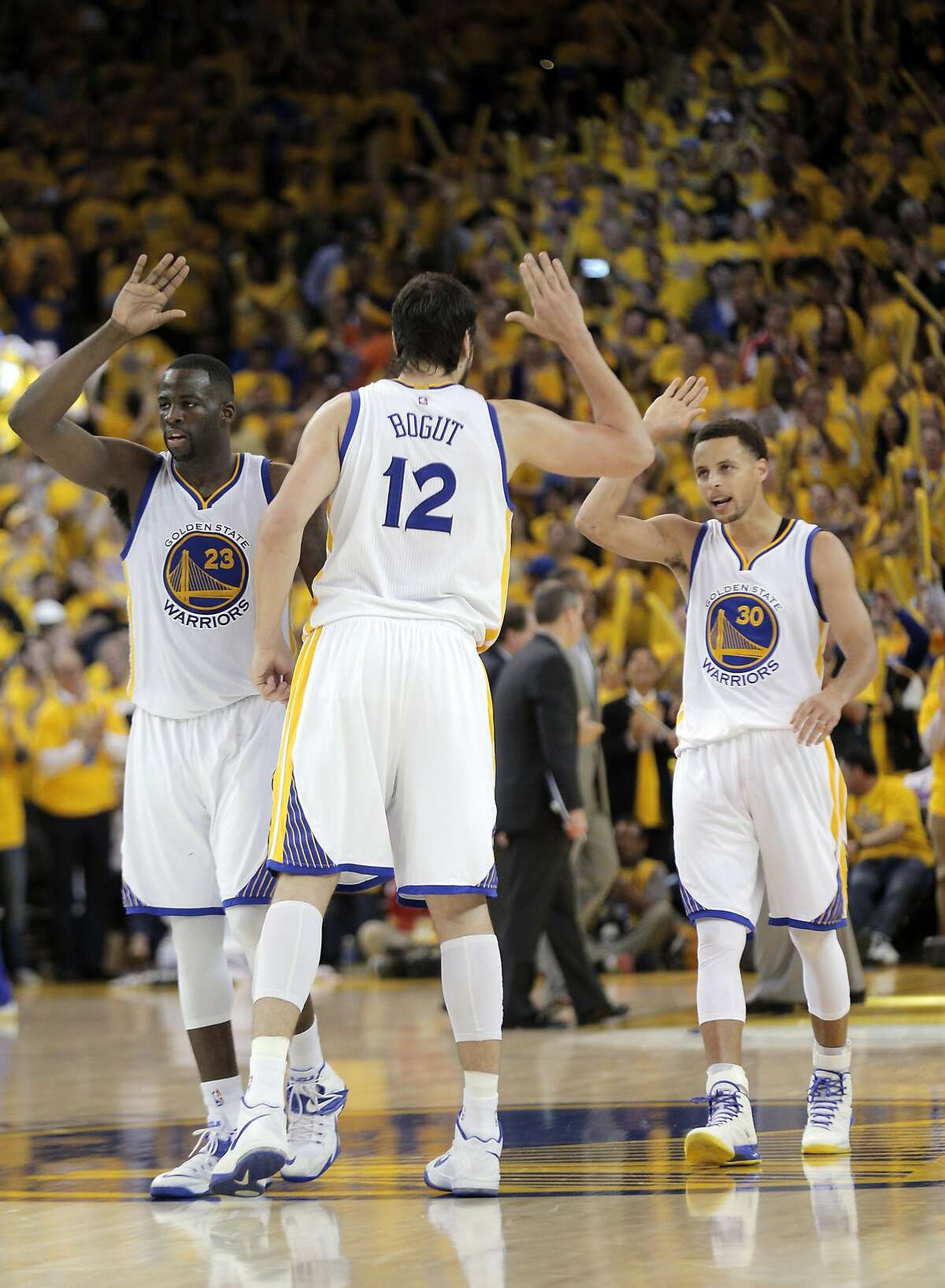 Warriors hold off New Orleans, go up 2-0 in series