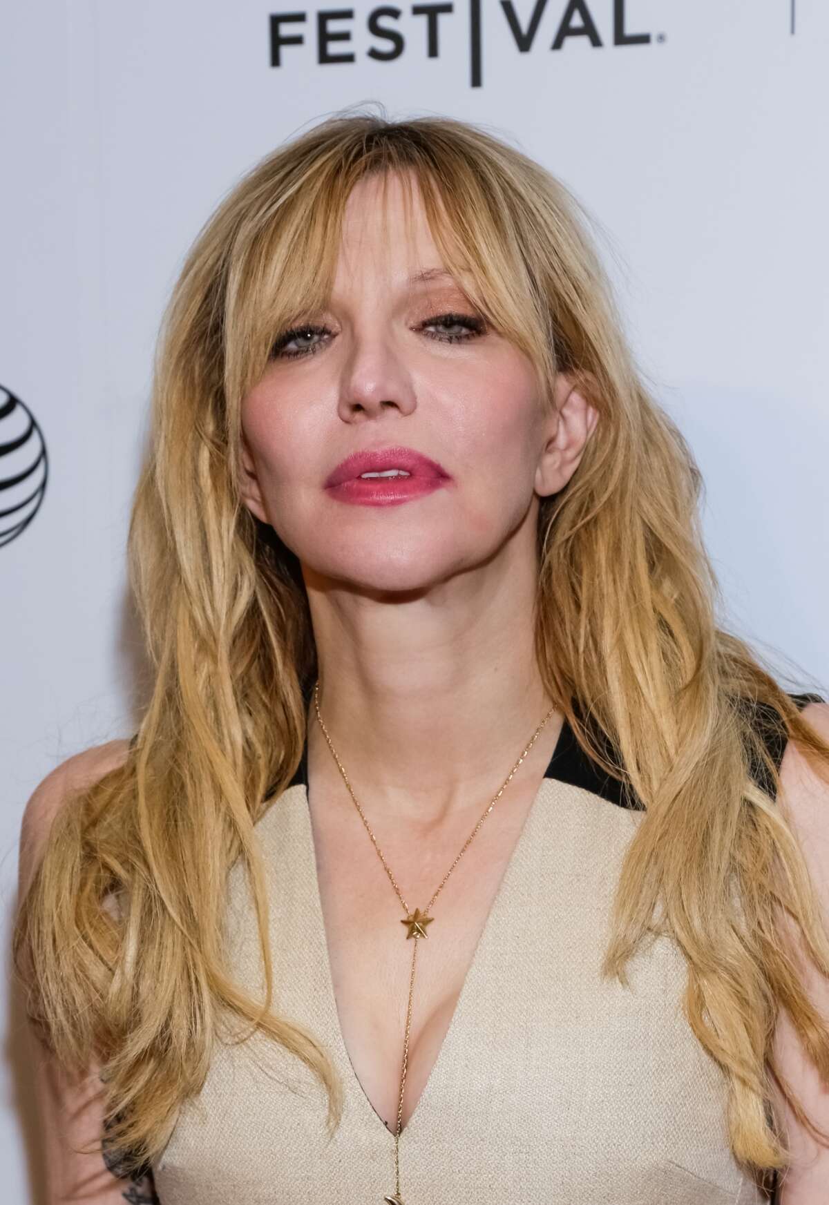 Courtney Love Sheds Tears At Kurt Cobain Documentary,which Includes 