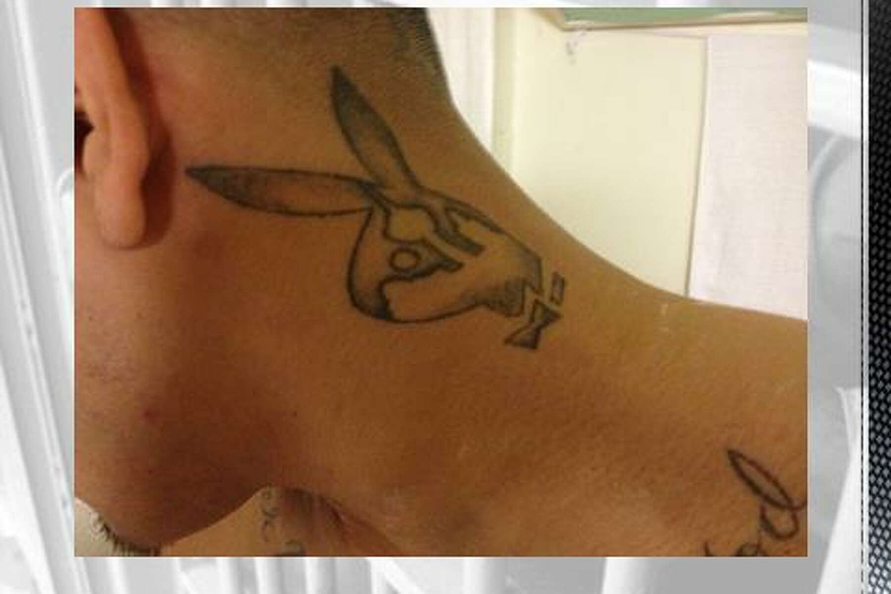 Playboy Bunny Gang Sign - Design Talk