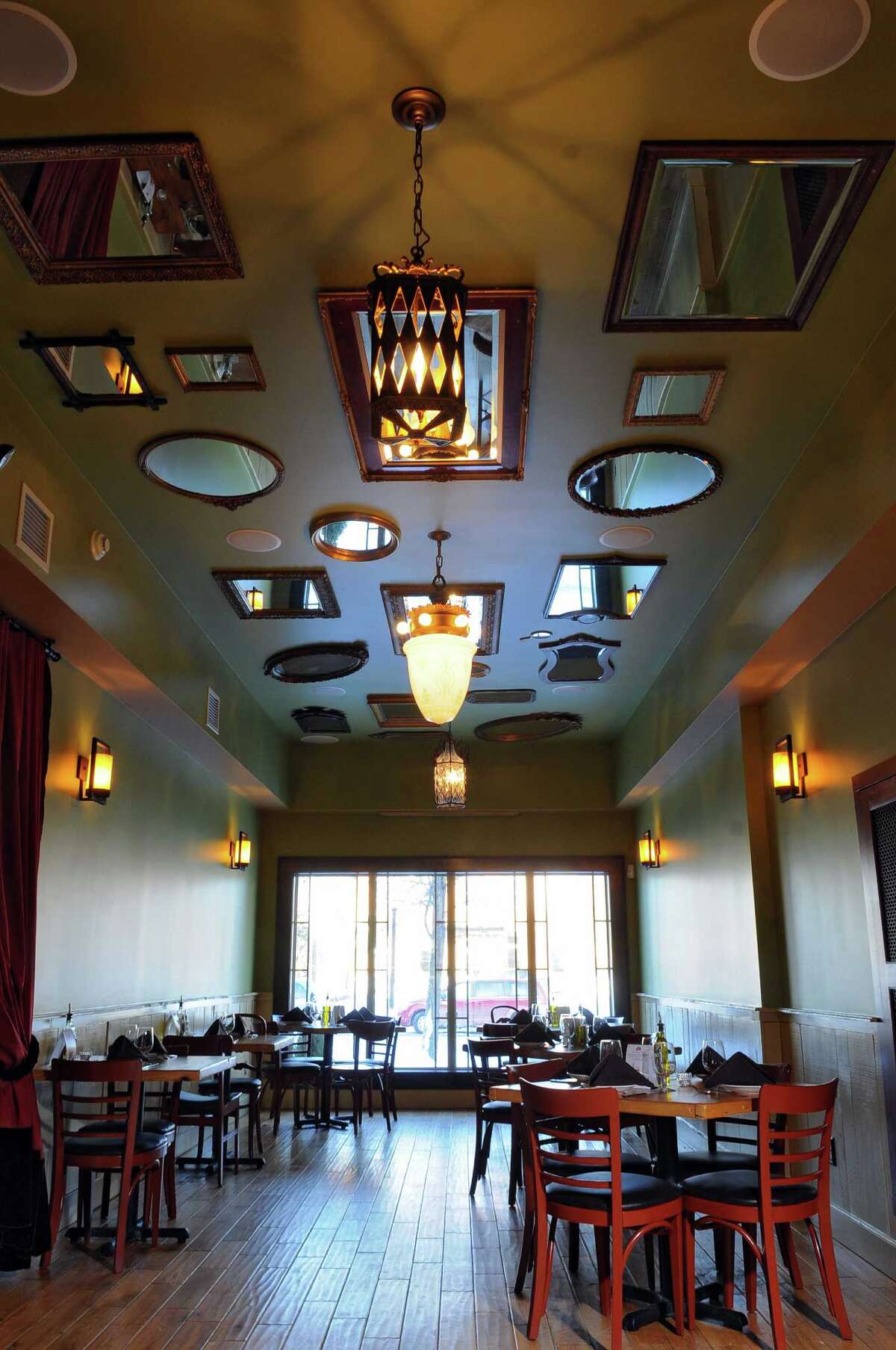 Best of the Capital Region 2016 Best bar for singles