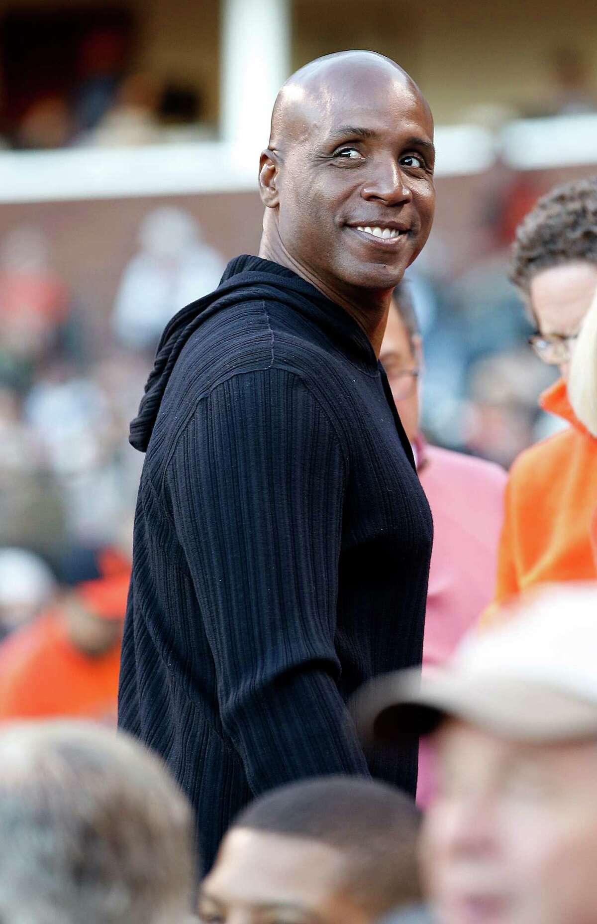 Former San Francisco Giants Barry Bonds watches the baseball game between the Giants and Padres in San Francisco, Monday, June 23, 2014. (AP Photo/Tony Avelar)