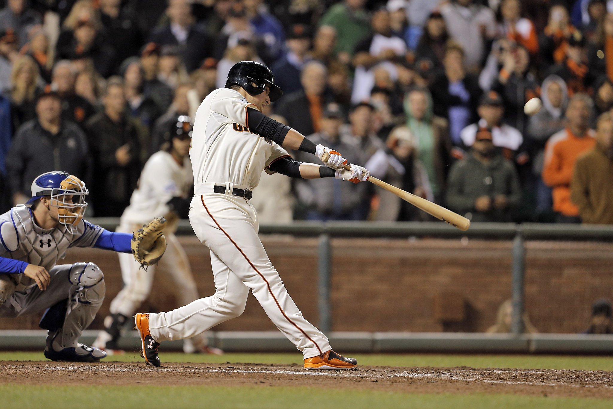 Joe Panik sacrifice fly lifts Giants over Dodgers 3-2