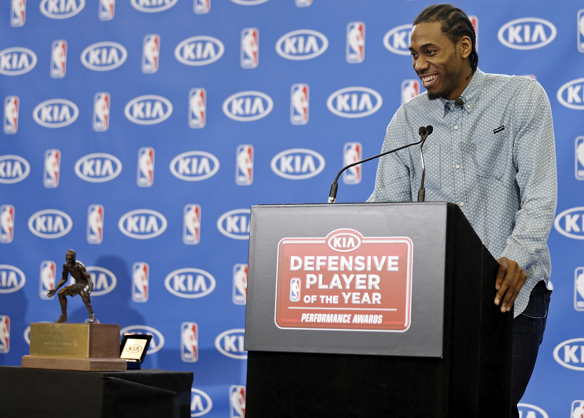 Defensive award places Leonard in select group