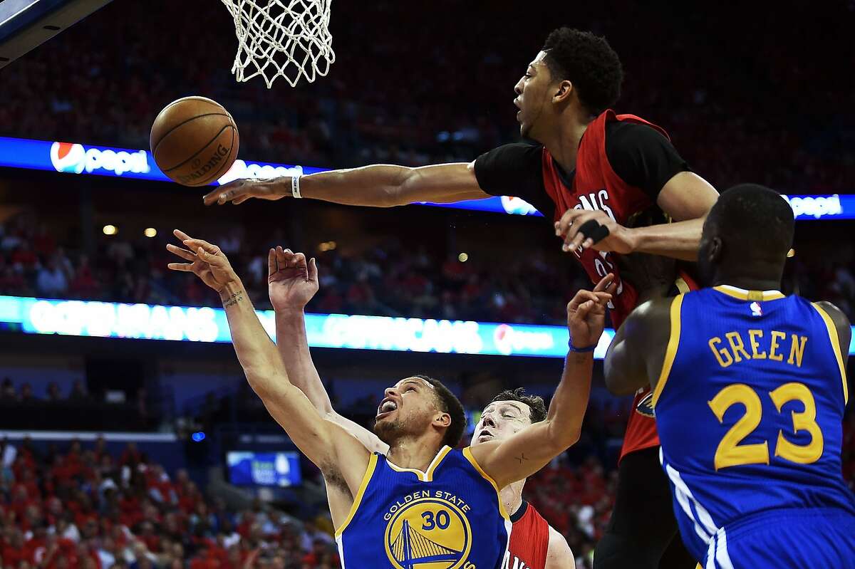 Warriors, down 20 in fourth, steal Game 3 victory