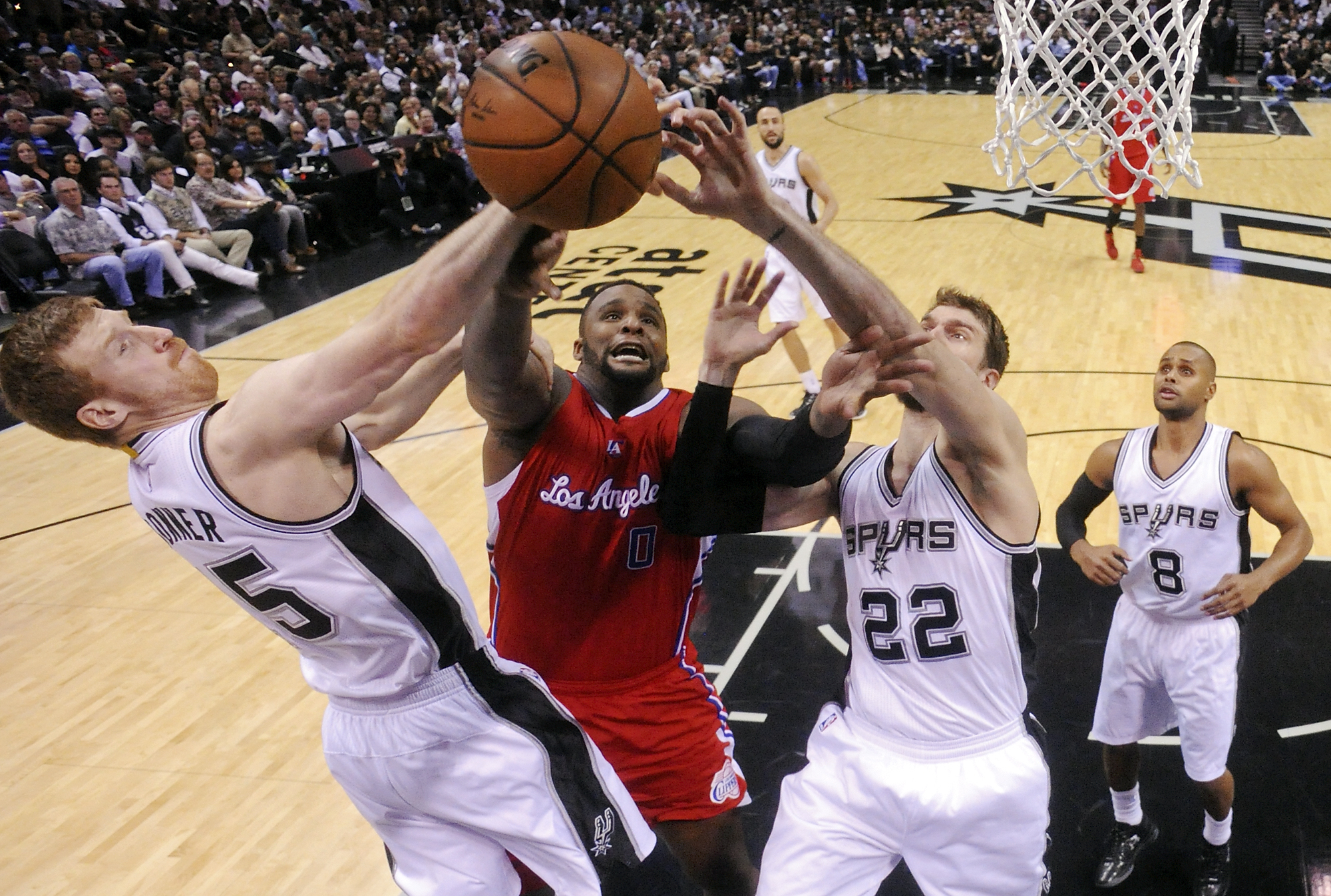 Bonner Sign Bonner re-signs with Spurs