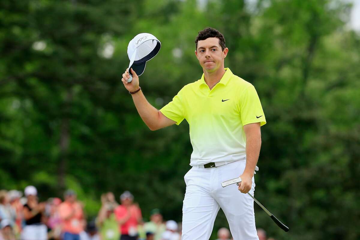 AUGUSTA, GA - APRIL 12: Rory McIlroy of Northern Ireland waves to the gallery on the 18th green during the final round of the 2015 Masters Tournament at Augusta National Golf Club on April 12, 2015 in Augusta, Georgia. (Photo by Jamie Squire/Getty Images)