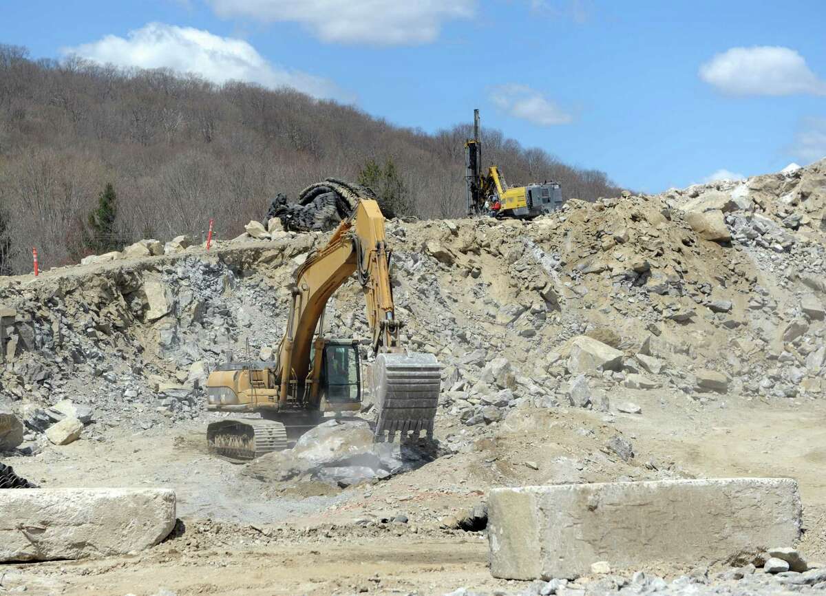Construction at Oxford's future mixed use development that will include 150 homes and a Market 32, formerly Price Chopper supermarket, Tuesday, April 28, 2015, at the site off of Route 67 in Oxford, Conn.