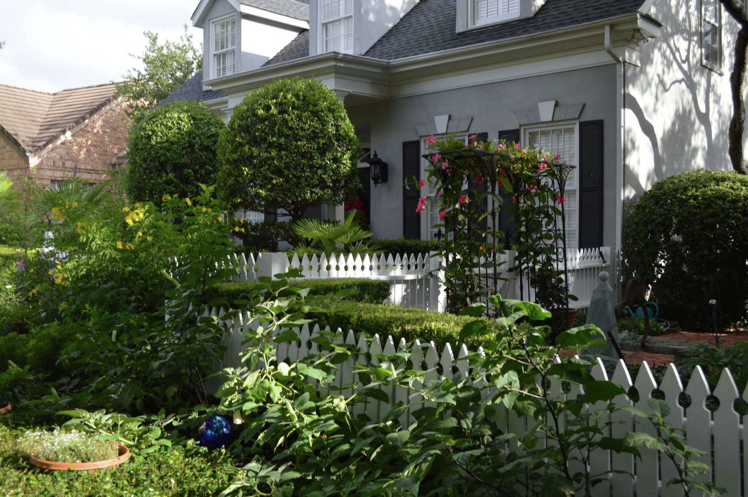 A 100 SAWS coupons to say buhbye to your lawn