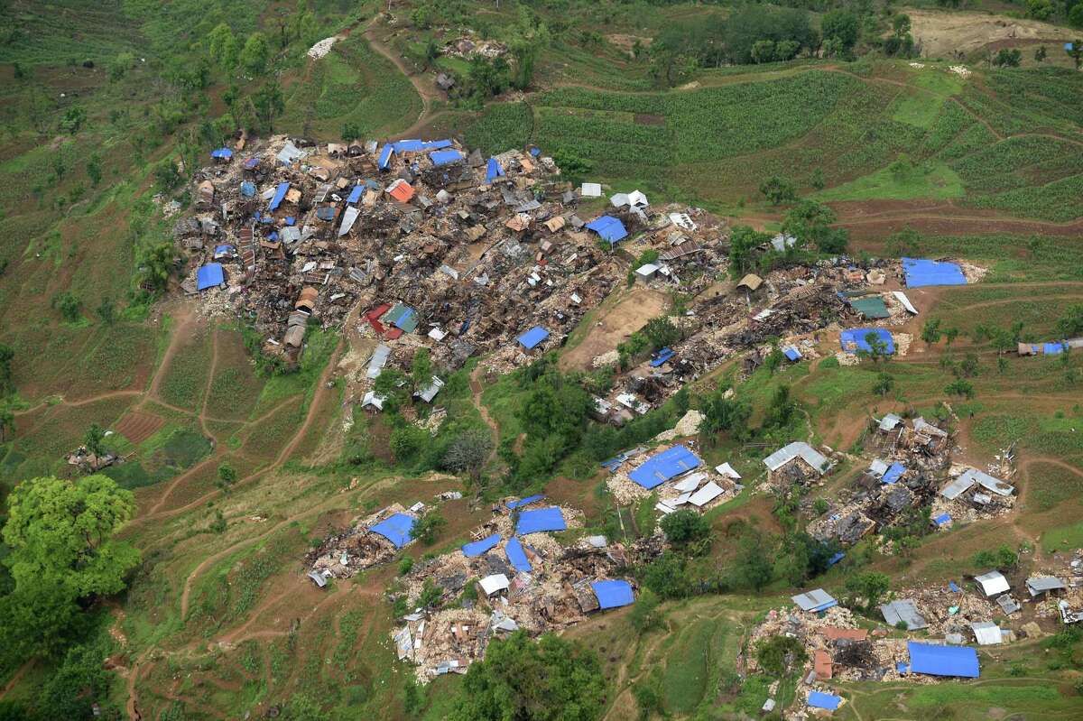 Nepal Barpak. Despair Village. Damaged House. Звезда землетрясение