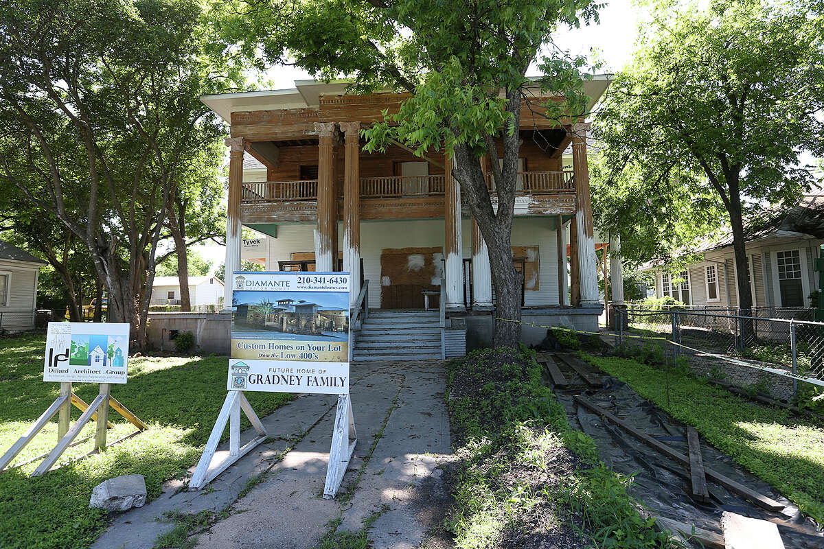 A house along North Pine Street undergoes renovation in the Dignowity Historical District, Wednesday, April 29, 2015. The neighborhood is undergoing gentrification. The San Antonio City Council got a list of recommendations on how to address gentrification during a B session meeting Wednesday.