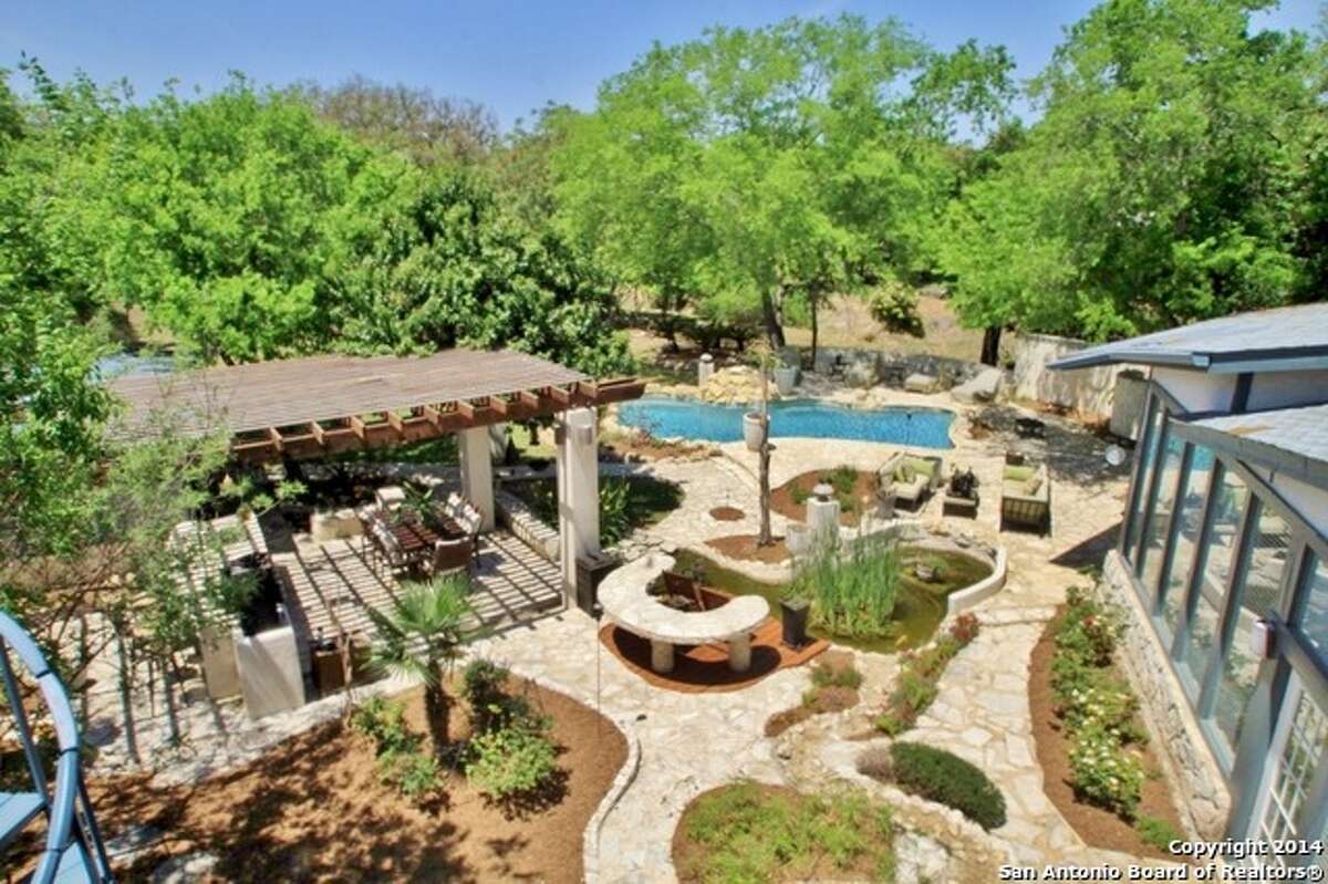 15 San Antonio homes with awesome backyards