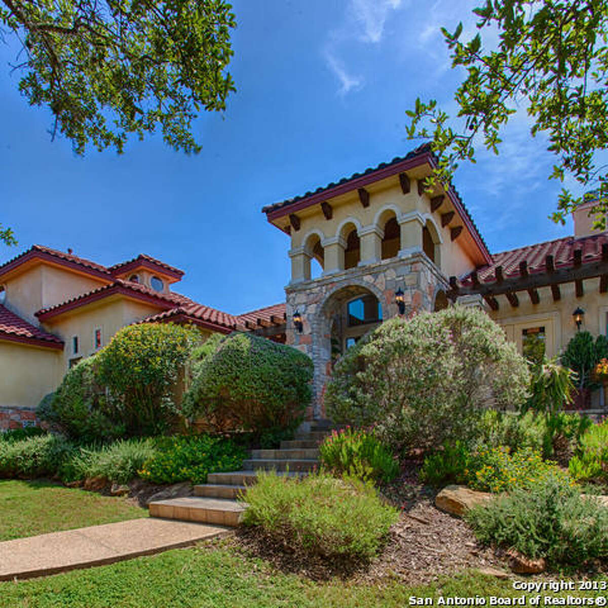 15 San Antonio homes with awesome backyards