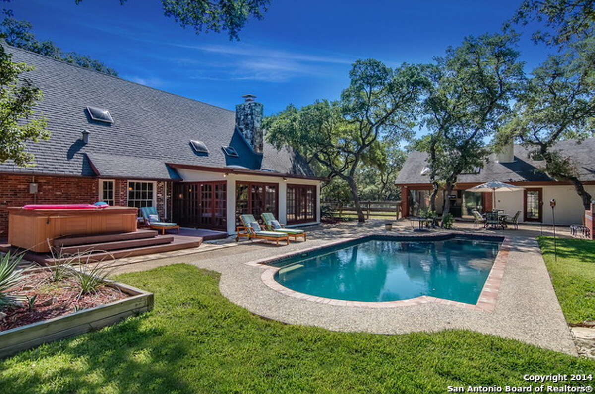 15 San Antonio homes with awesome backyards