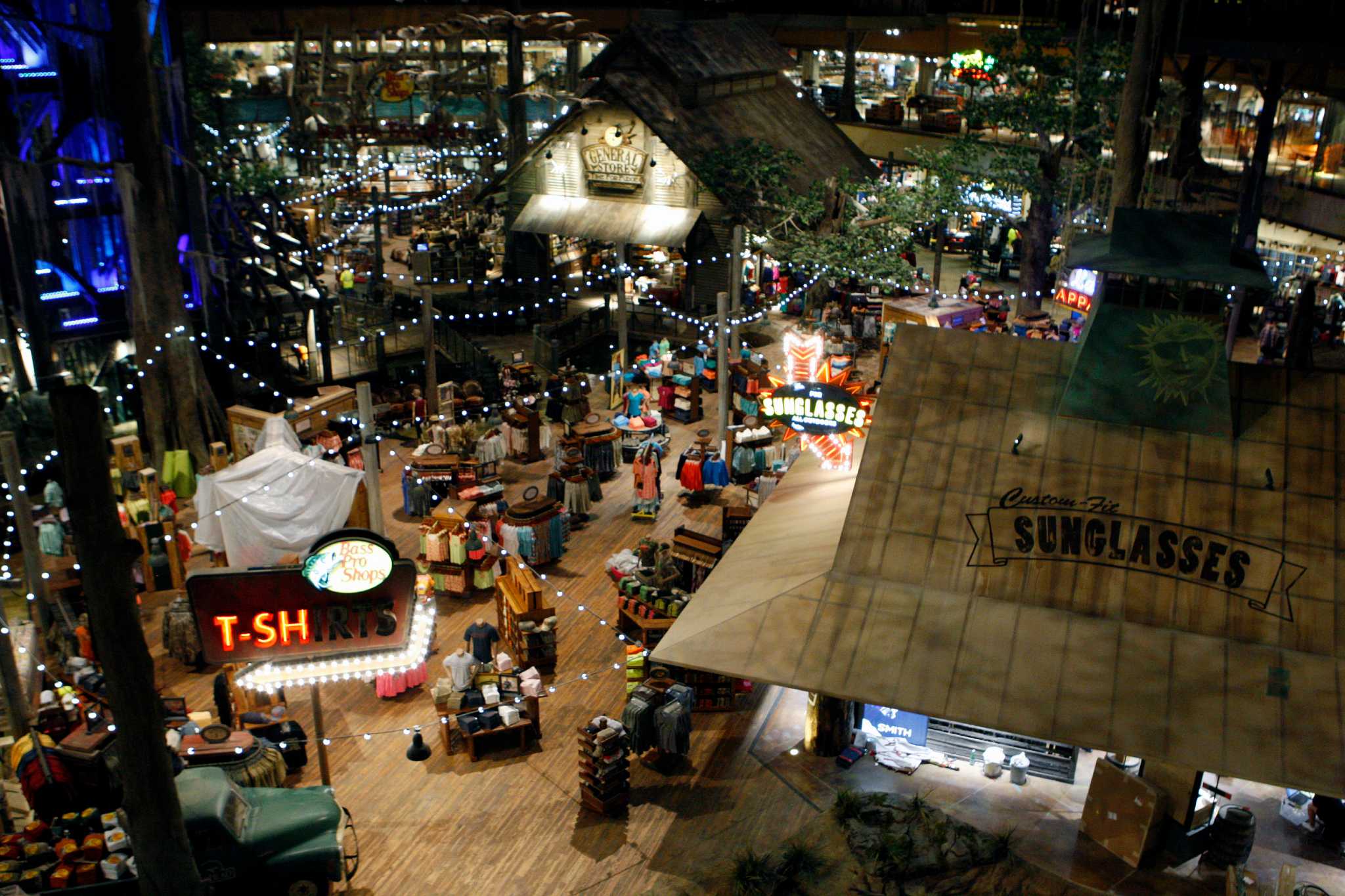 New Bass Pro Shops in Memphis includes hotel