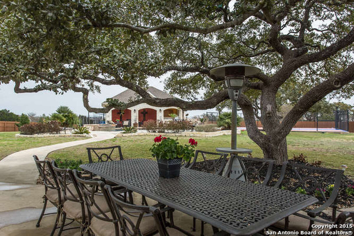 15 San Antonio homes with awesome backyards