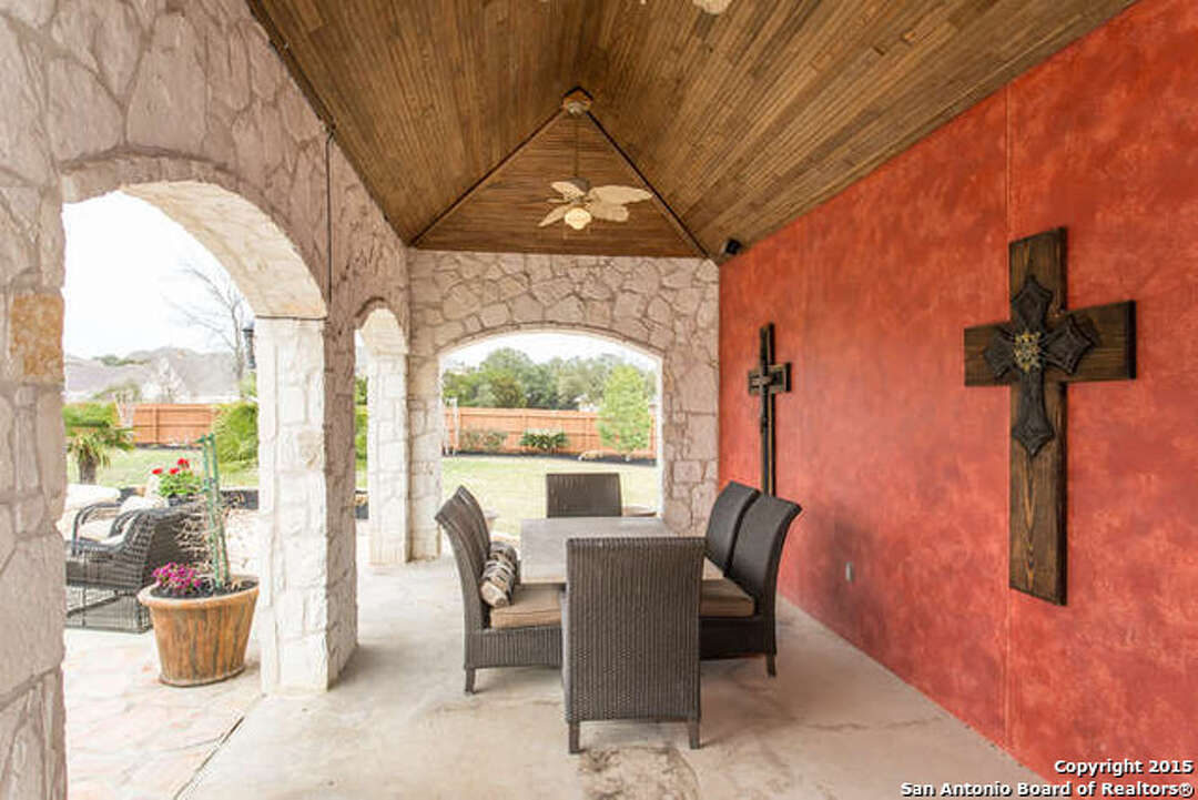 15 San Antonio homes with awesome backyards
