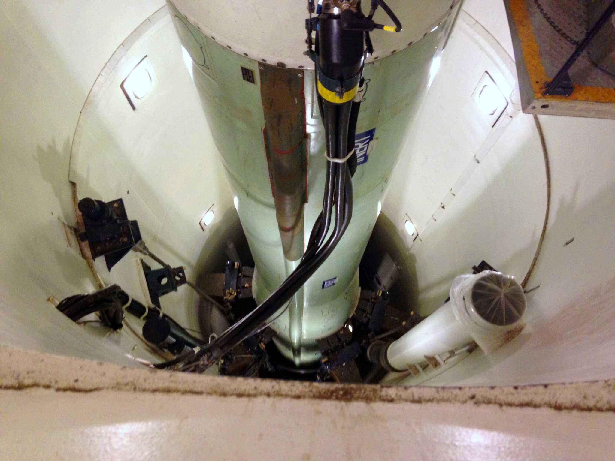 Ex-commander: Nukes on high alert are vulnerable to error