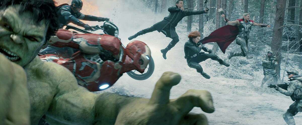 (L-r) Hulk (Mark Ruffalo), Captain America (Chris Evans), Iron Man (Robert Downey Jr.), Hawkeye (Jeremy Renner), Black Widow (Scarlett Johansson) and Thor (Chris Hemsworth) in ?“Avengers: Age Of Ultron.?” Illustrates FILM-AVENGERS-ADV01 (category e), by Ann Hornaday © 2015, The Washington Post. Moved Wednesday, April 29, 2015. (MUST CREDIT: Marvel/Walt Disney Studios.)