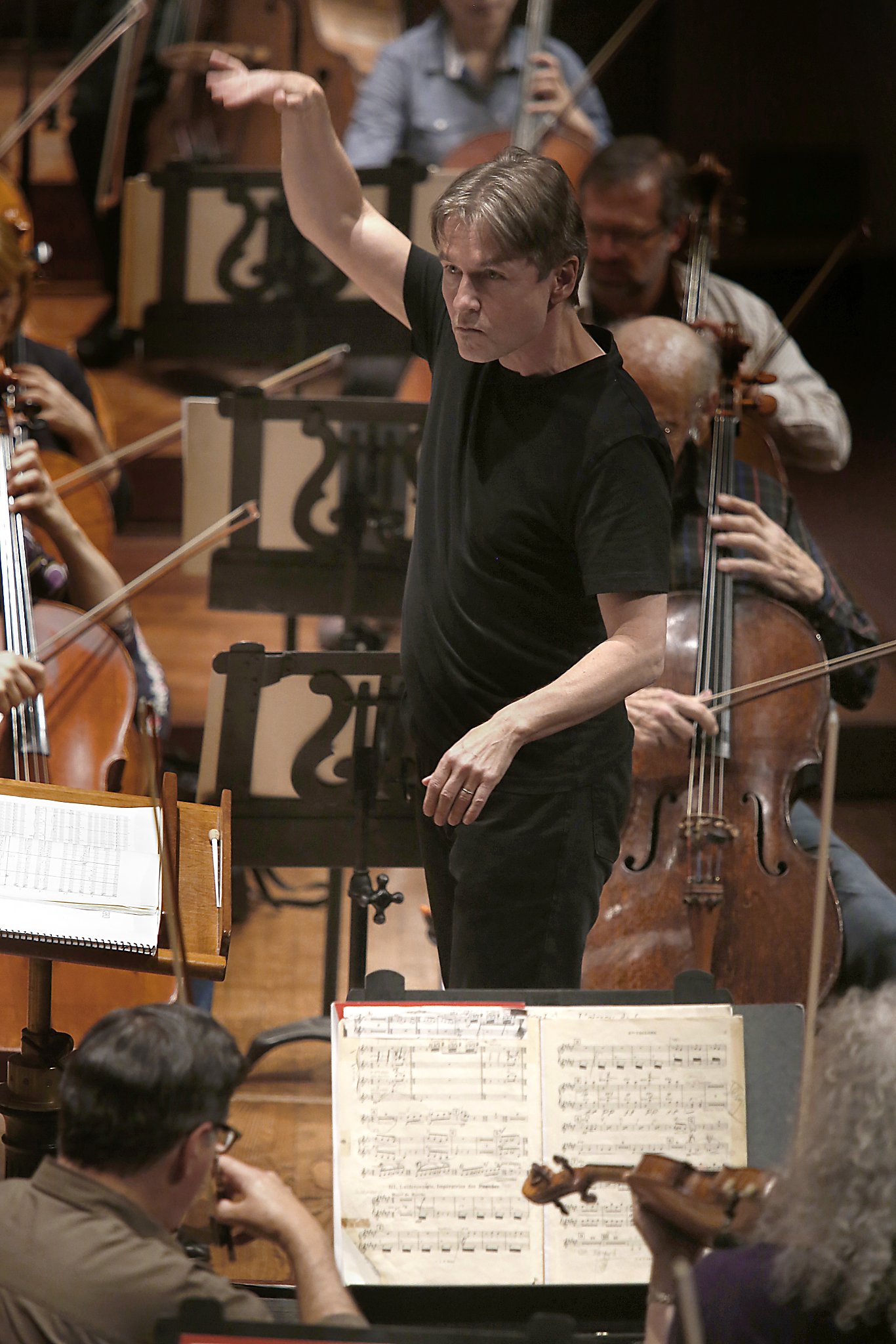 Esa Pekka Salonen: a conductor in the catbird seat San Francisco Esa Pekka Salonen: a conductor in the catbird seat San Francisco
