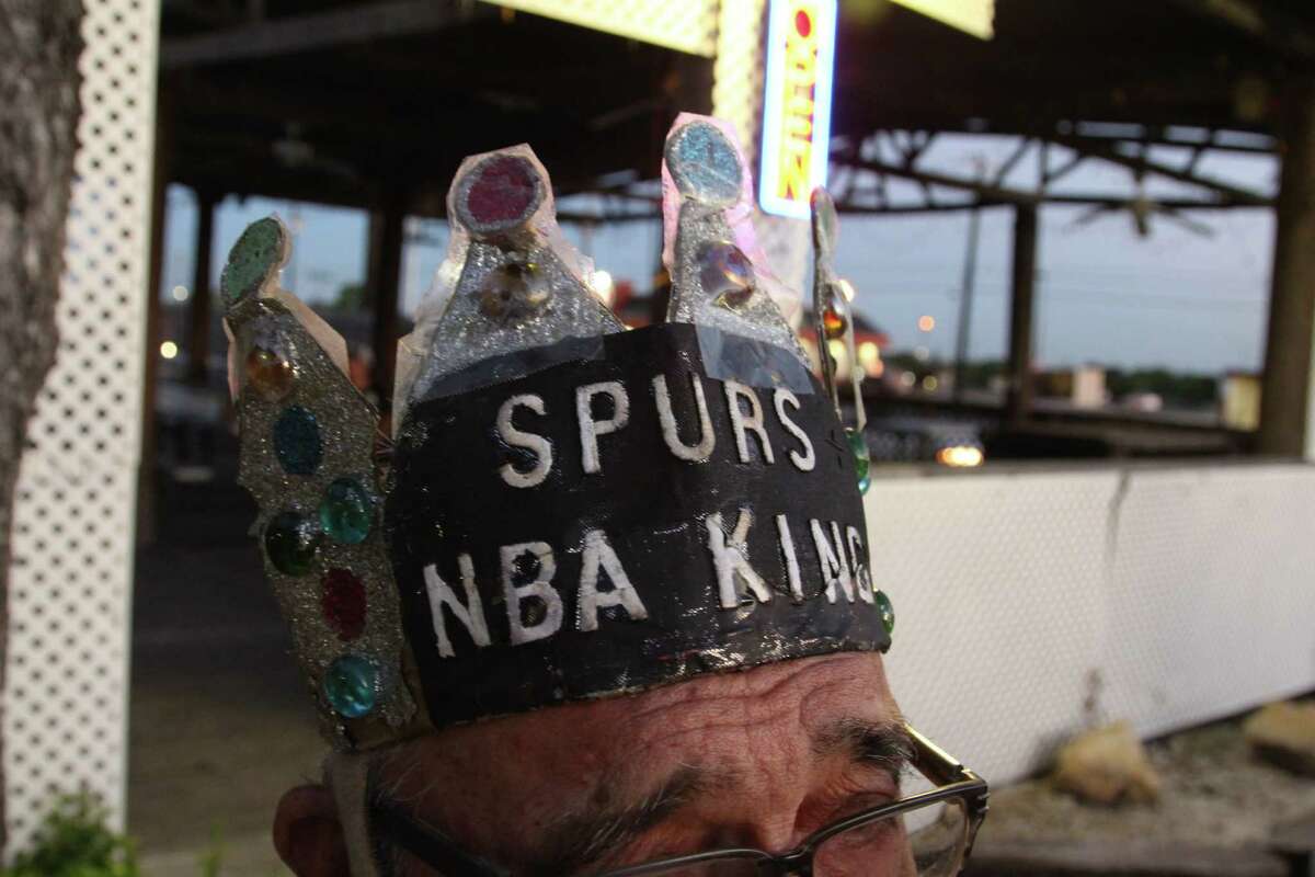 Hundreds of fans packed into local bars Thursday night for Game 6 of the Spurs and Los Angeles Clippers series. Silver and Black faithful cheered their team in hopes of closing out the series at home and moving onto the second round of the NBA Playoffs to face the Houston Rockets.