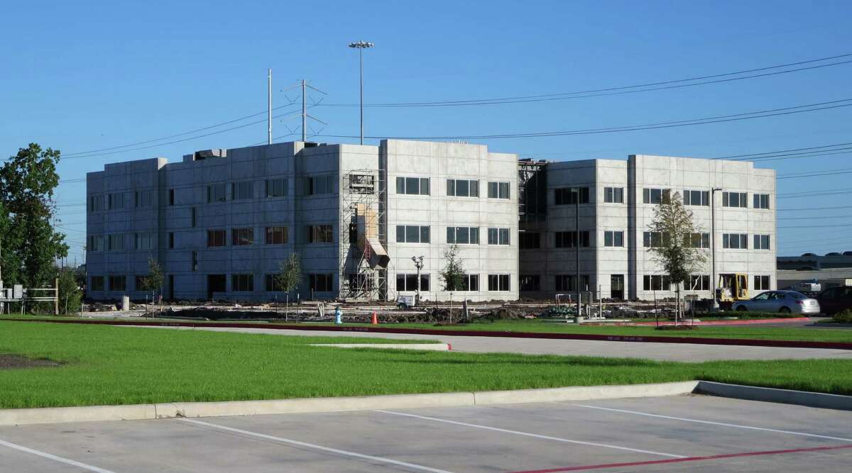 C&J Energy Services's campus at 3990 Rogerdale consists of a 125,000-square-foot, three-story office building and a 96,149-square-foot industrial/lab building. The property was develed by Westchase Green, a partnership entity formed by InSite Realty Partners. Andrew Peeples, Brett Butler and Jeff Jackson of Stan Johnson Co. brokered the sale.