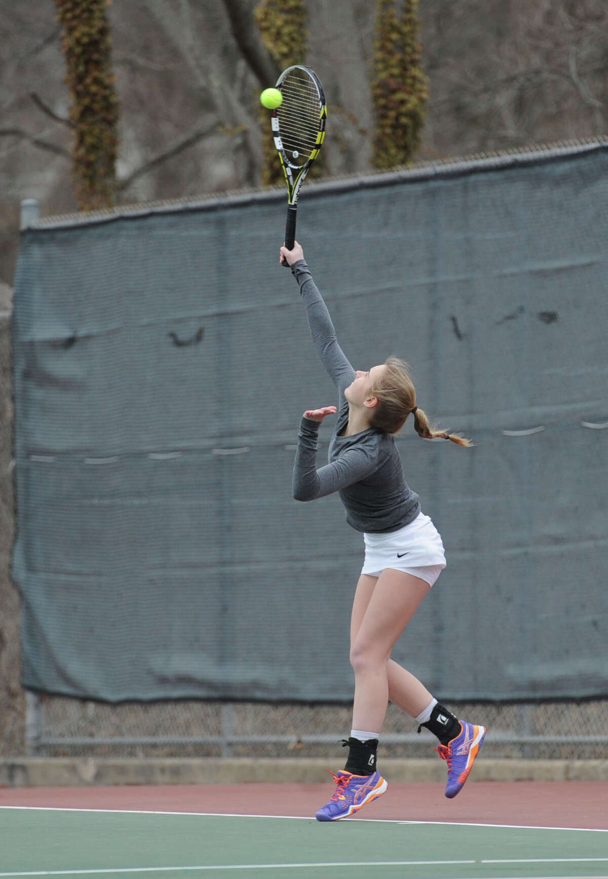 Teamwork lifts Staples girls tennis to 81 start