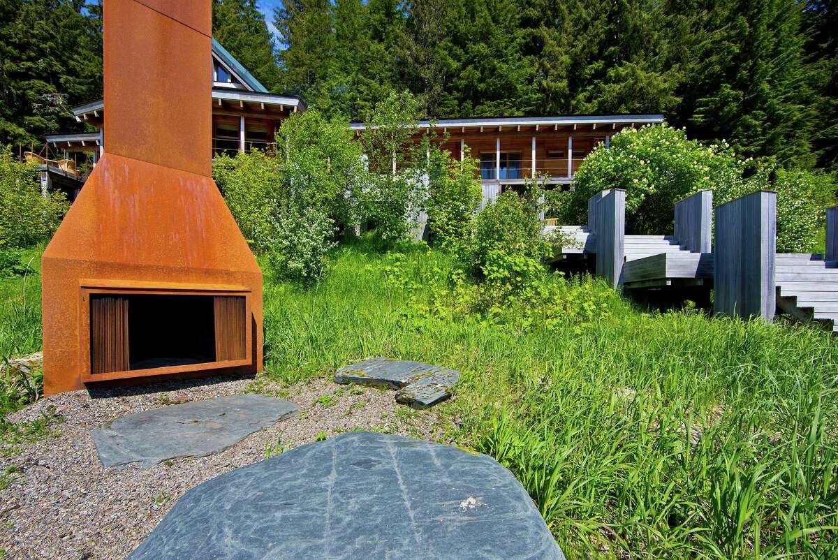 Incredible Alaskan wilderness retreat for sale