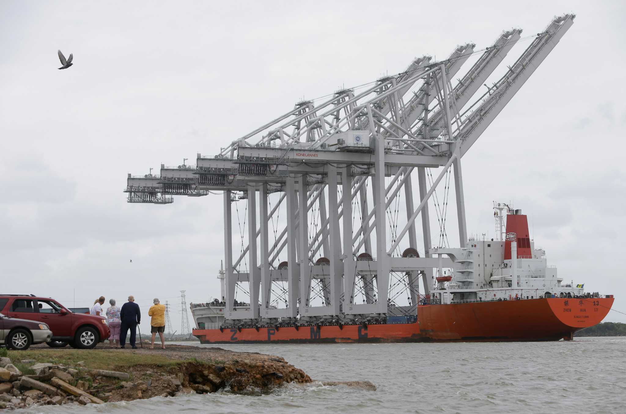 mammoth-cranes-signify-new-era-for-port-of-houston