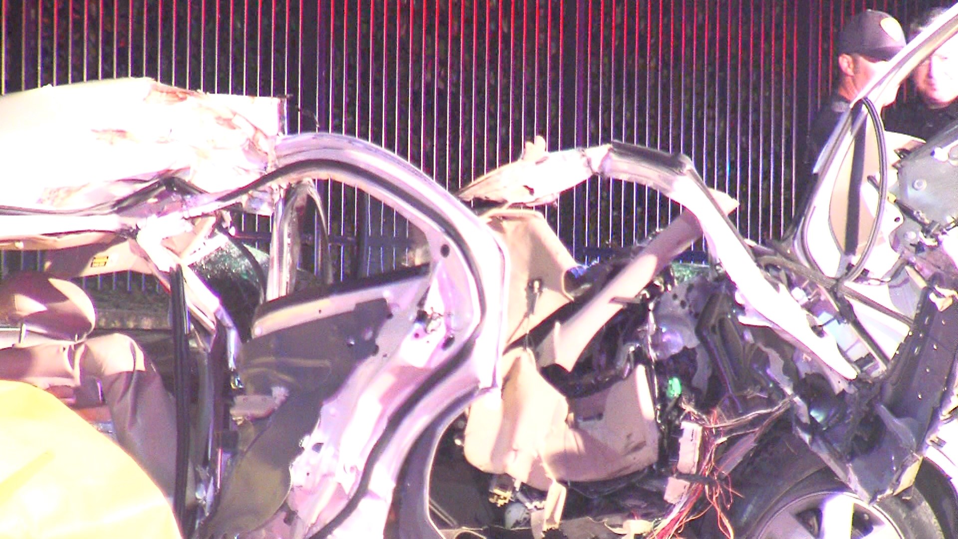 Man dies after slamming into pole on Southeast Side