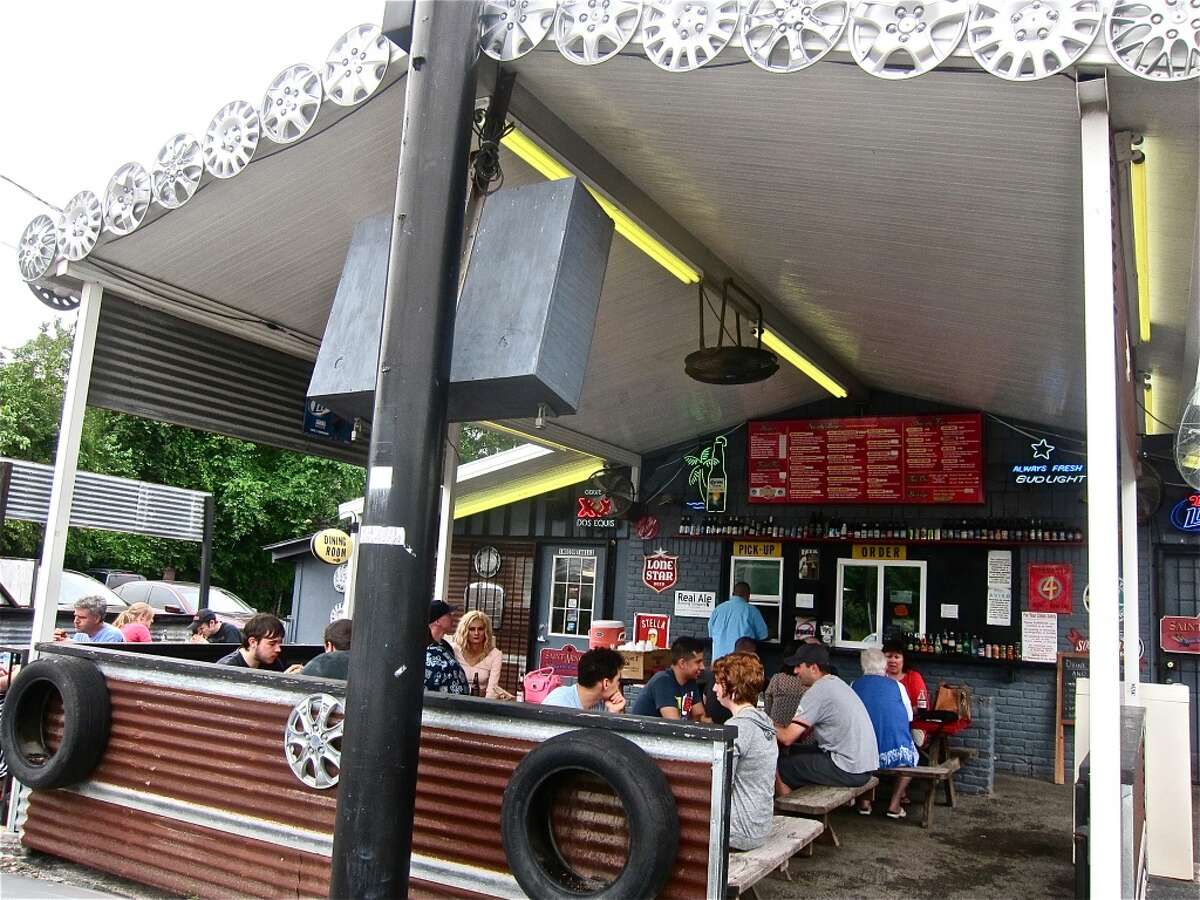 Saturday morning crowd at Hubcap Grill 19th St.