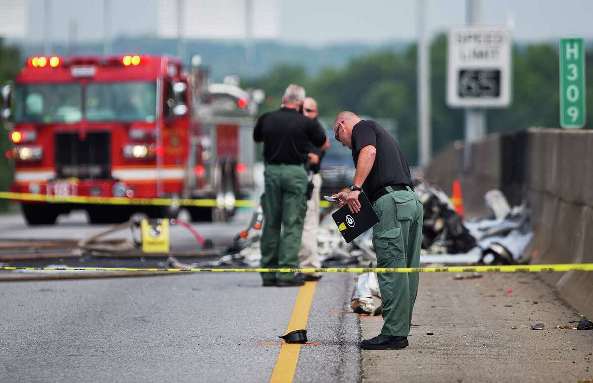 4 killed in crash of plane on Atlanta highway