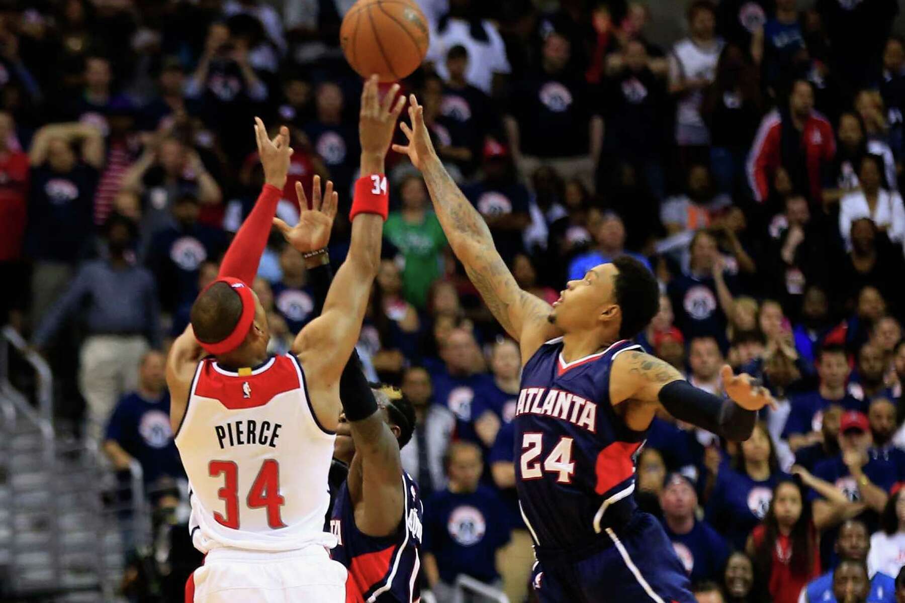 Paul Pierce's buzzer-beater lifts Wizards past Hawks 103-101