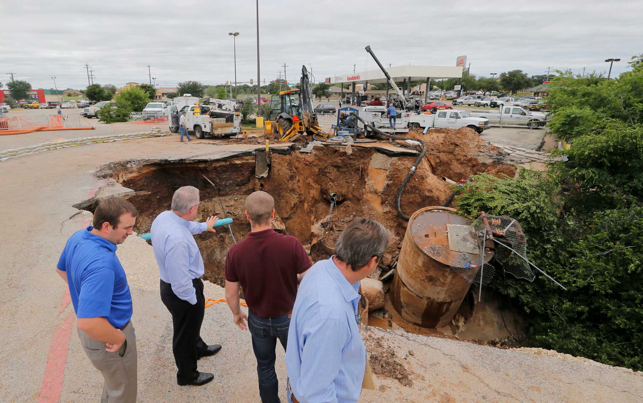 5 Dead Dozens Injured In Swarm Of Tornadoes