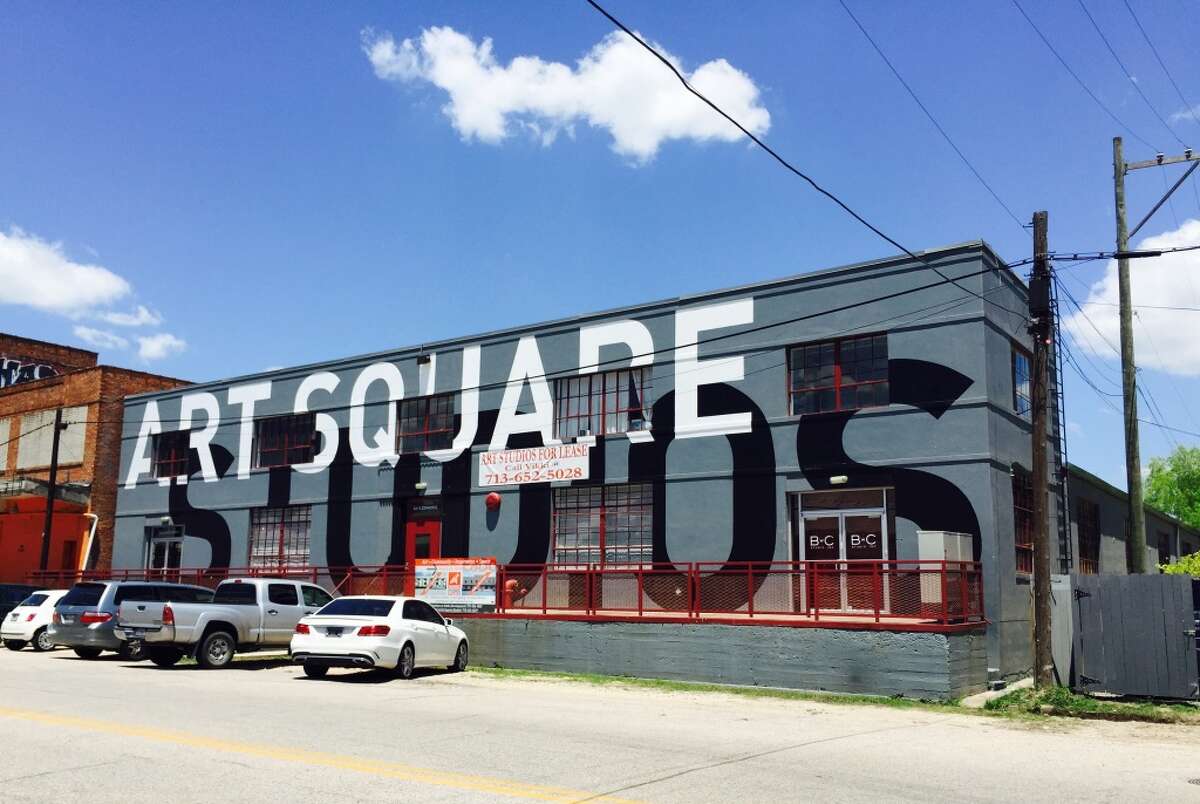 Art Square Studios, un almacén industrial convertido en taller de arte para artistas y visitantes en el distrito del East End de Houston.