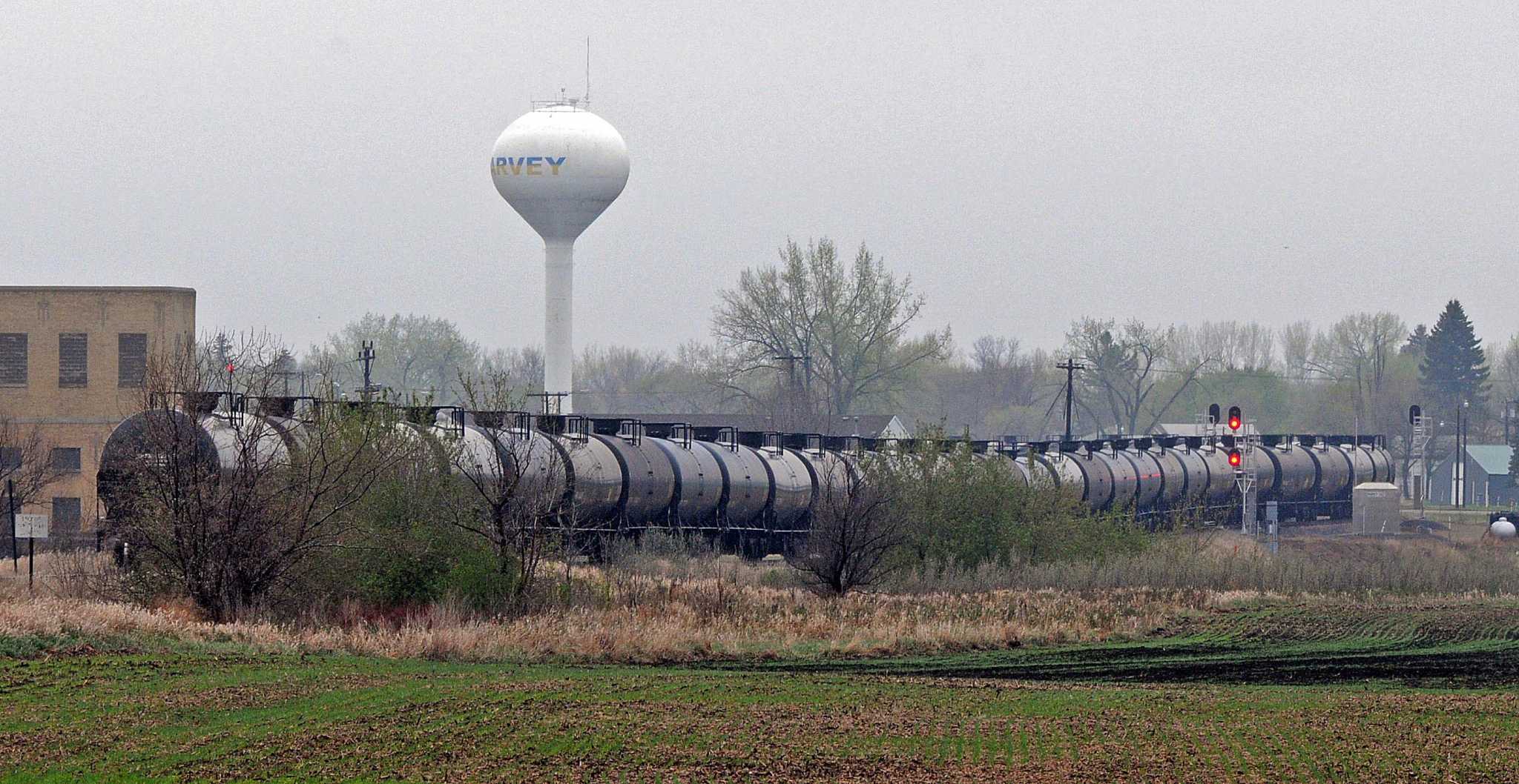 Oil industry challenges rules meant to stop train explosions