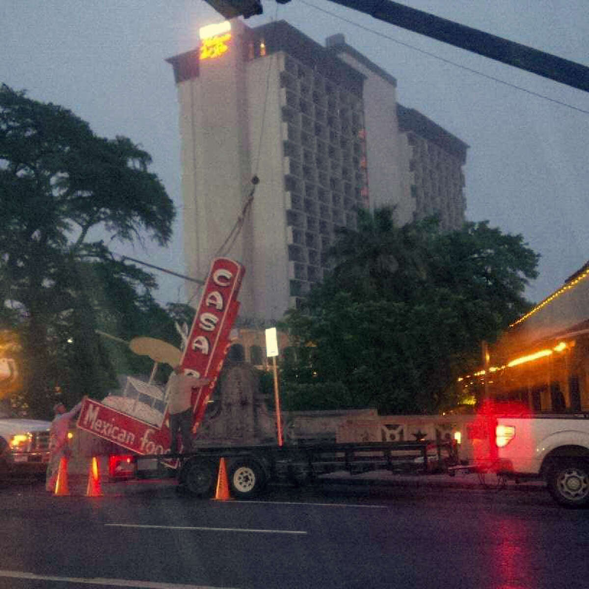 Landmark River Walk restaurant Casa Rio takes sign down