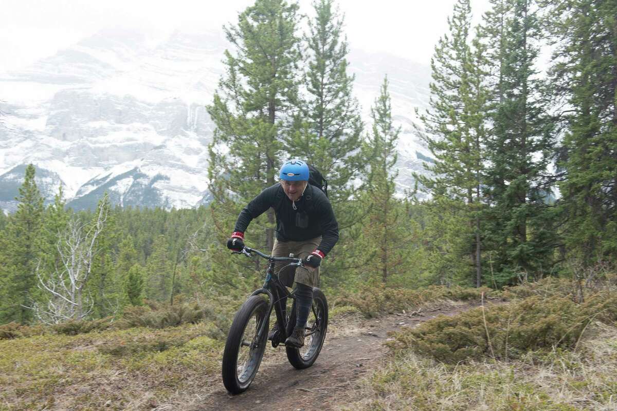 The 6-mile Tunnel Mountain Loop provides a fantastic introduction to cross-country mountain biking through the Banff woods.